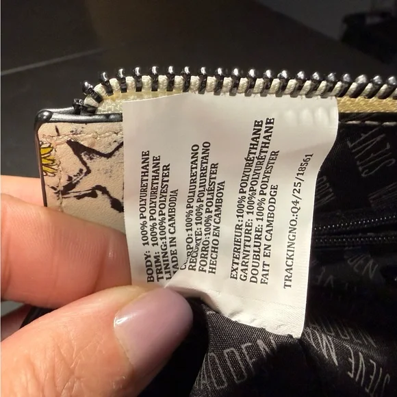 NWT Steve Madden Blynn Doodle Graffiti Crossbody Bag NYC - Picture 5 of 8